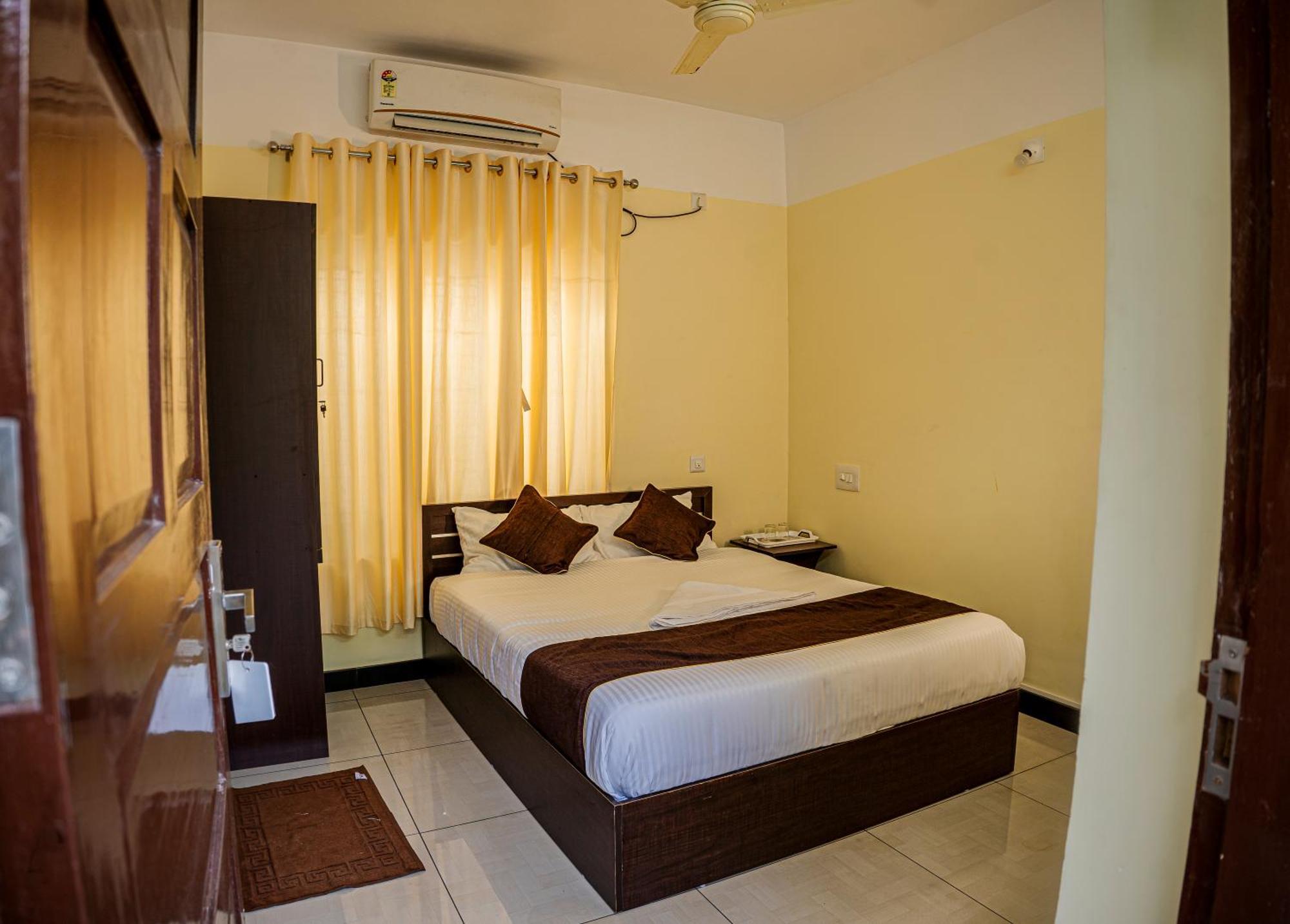 Akr Residency Hotel Kazhakuttam Exterior foto