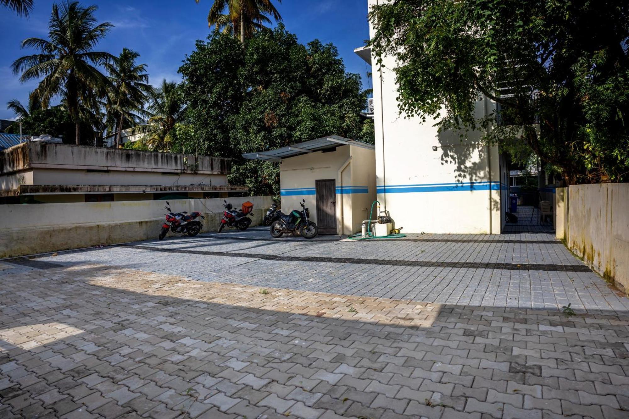 Akr Residency Hotel Kazhakuttam Exterior foto