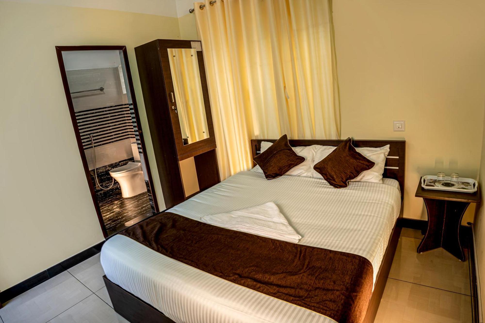 Akr Residency Hotel Kazhakuttam Exterior foto