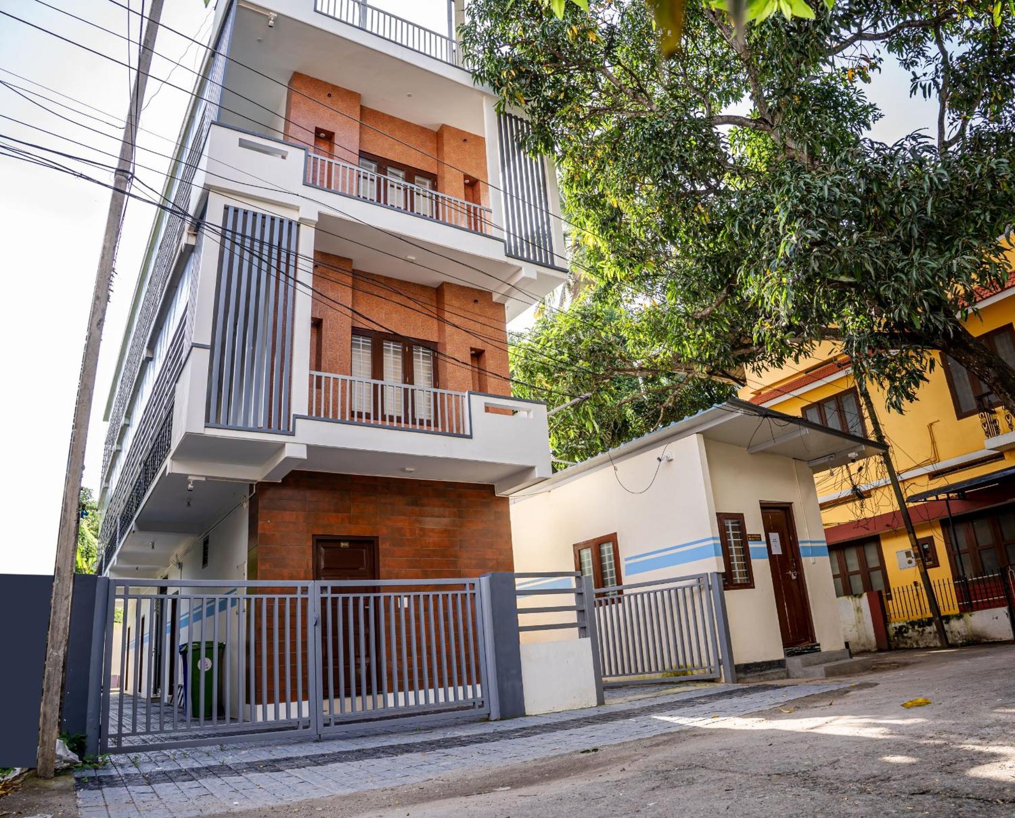 Akr Residency Hotel Kazhakuttam Exterior foto