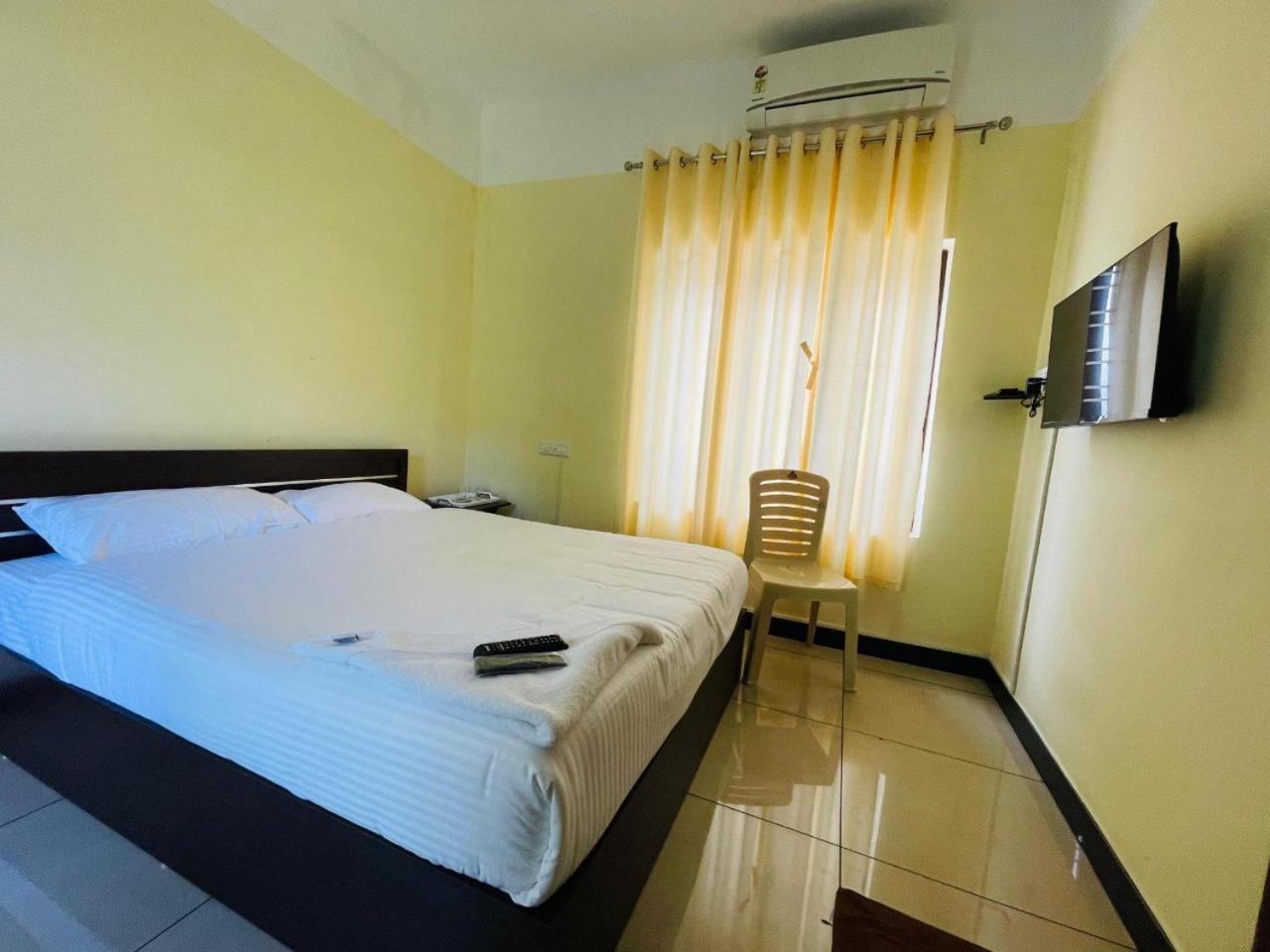 Akr Residency Hotel Kazhakuttam Exterior foto